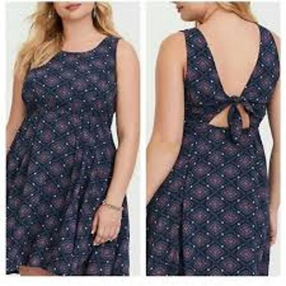 Torrid Navy Blue Medallion Tie-Back Challis mini Dress Plus size 1x open back - Picture 1 of 7